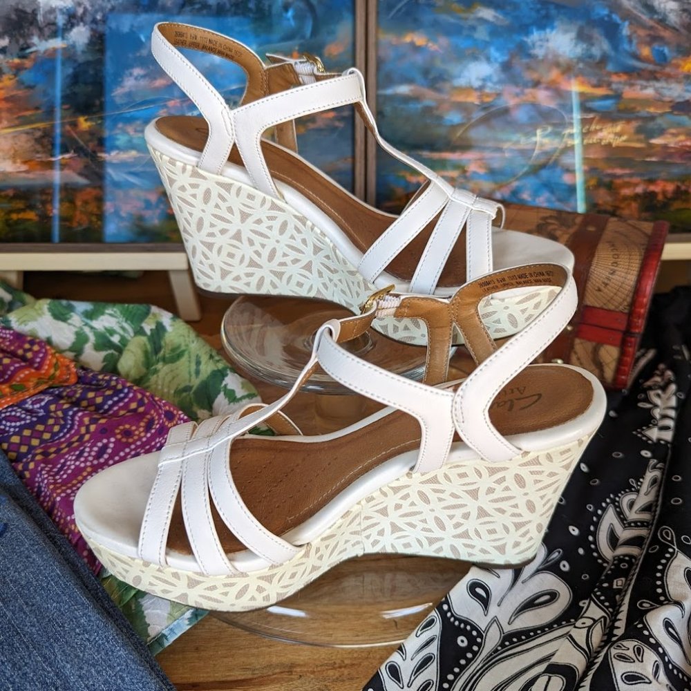 Clarks Amelia Avery White Leather Wedge Sandals